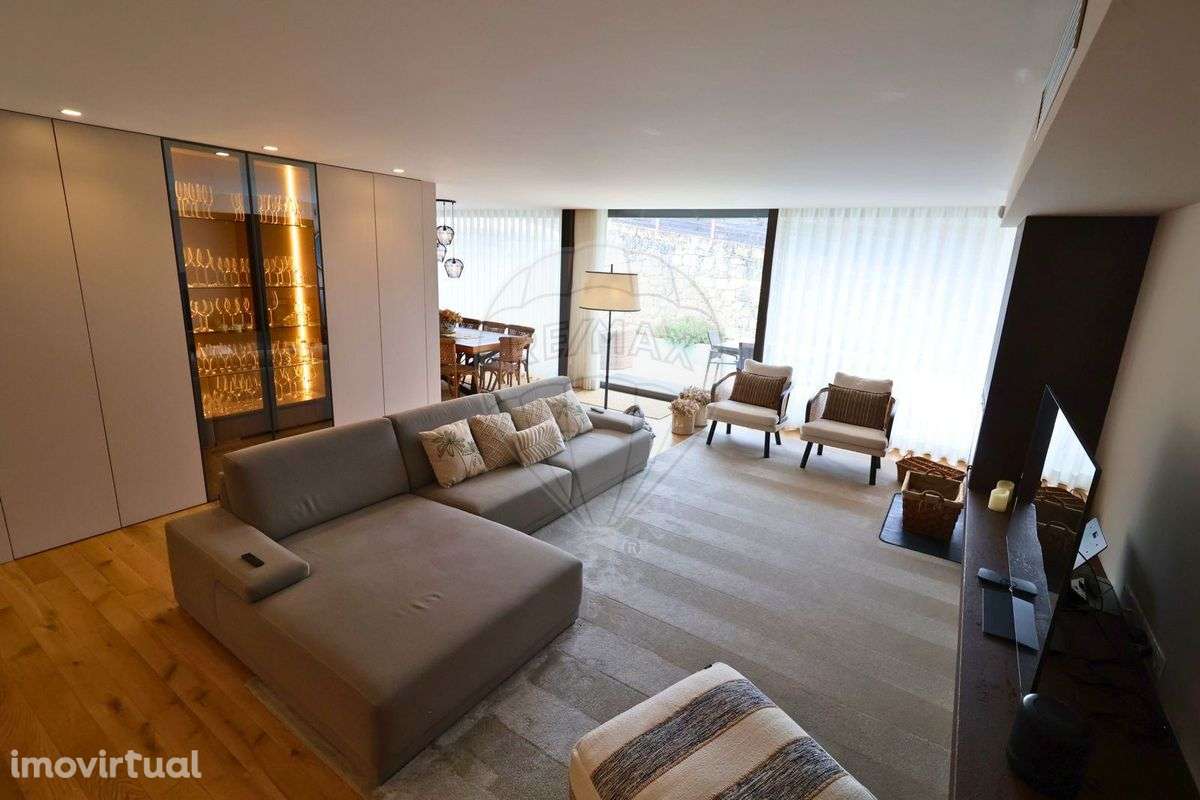Moradia T4 de Luxo com Piscina em Ferreiros e Gondizalves, Braga - Grande imagem: 4/42