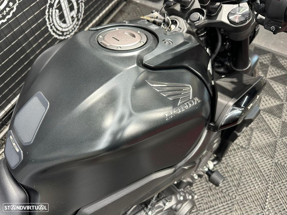 Honda CB 650 R - 4