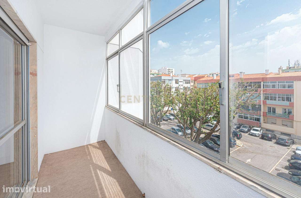Apartamento T2 em Oeiras com Varanda e Boa Exposição Solar - Grande imagem: 4/26