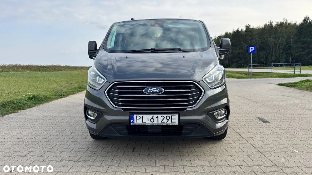 Ford Tourneo Custom - 1