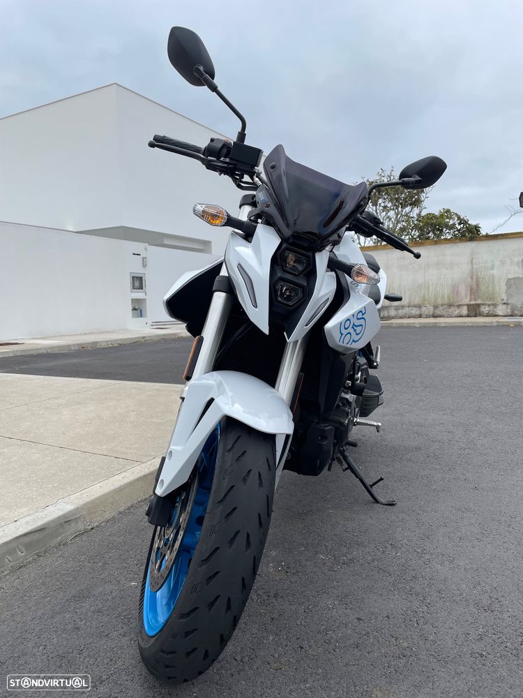 Suzuki GSX - 2