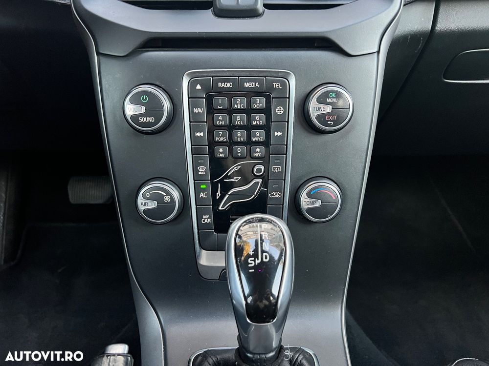 Volvo V40 D2 ECO Aut. R-Design - 23