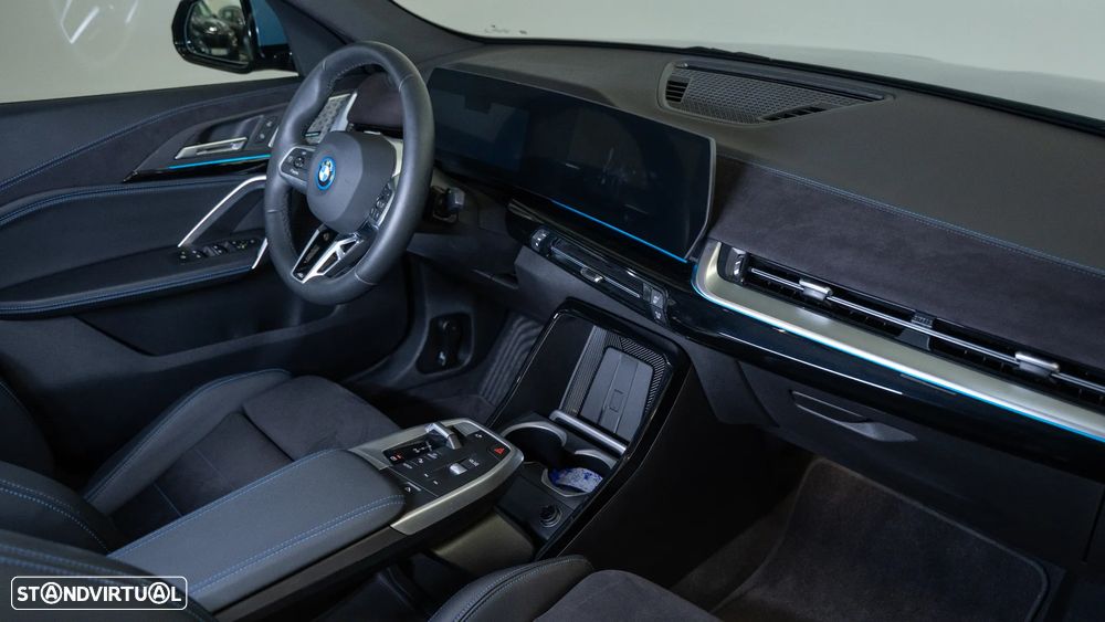 BMW iX2 eDrive20 Pack Desportivo M - 6