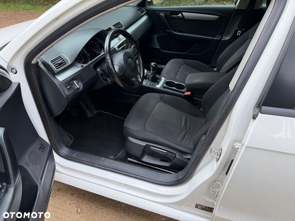 Volkswagen Passat 1.6 TDI Comfortline - 19
