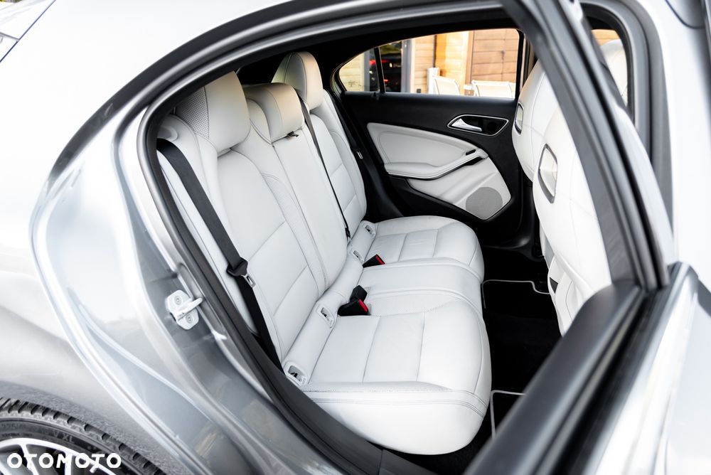 Mercedes-Benz Klasa A 250 4Matic 7G-DCT AMG Line - 22