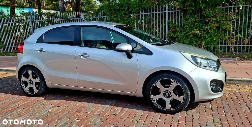 Kia Rio - 12