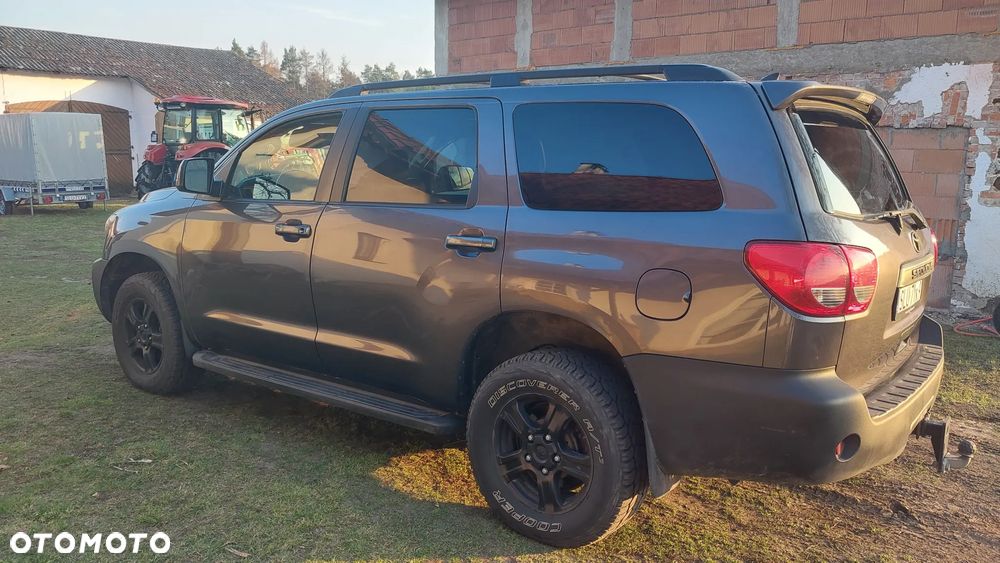 Toyota Sequoia - 4