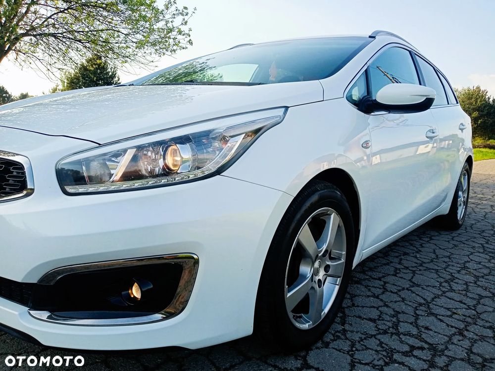 Kia Ceed - 11