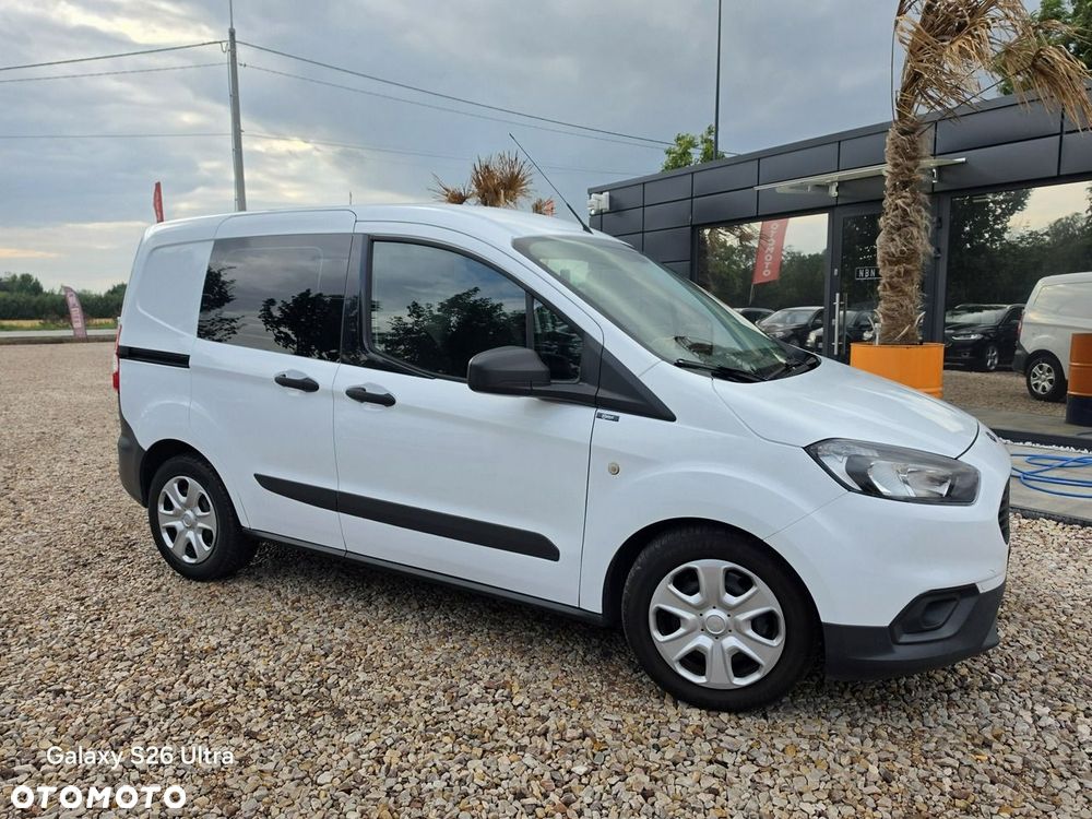 Ford Transit Courier - 19