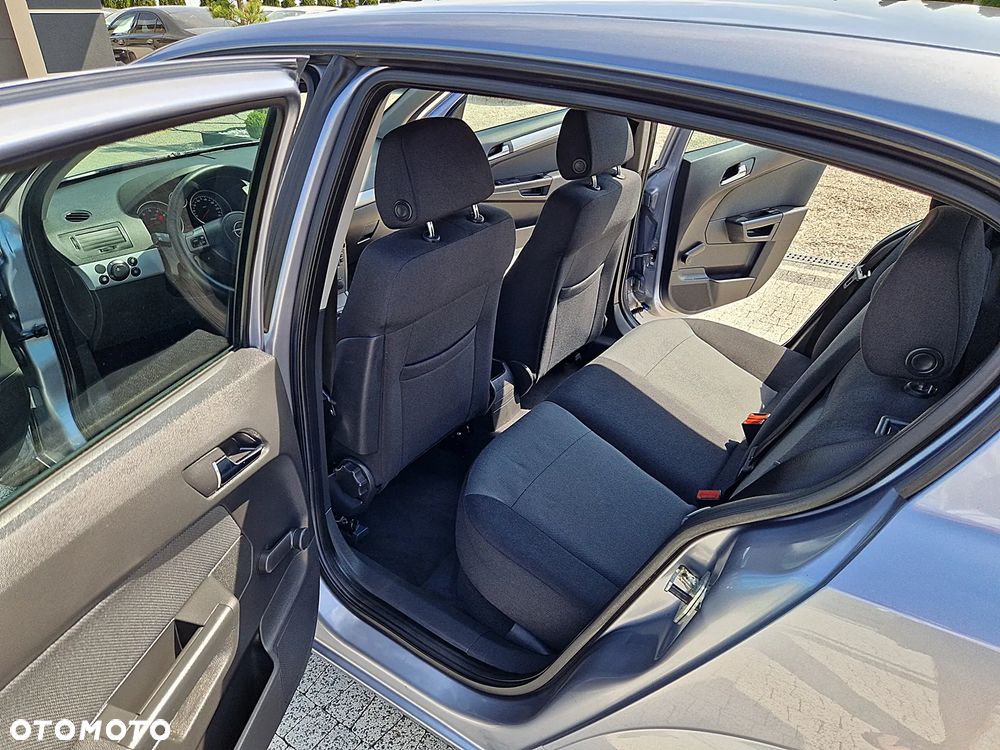 Opel Astra 1.6 Essentia - 9