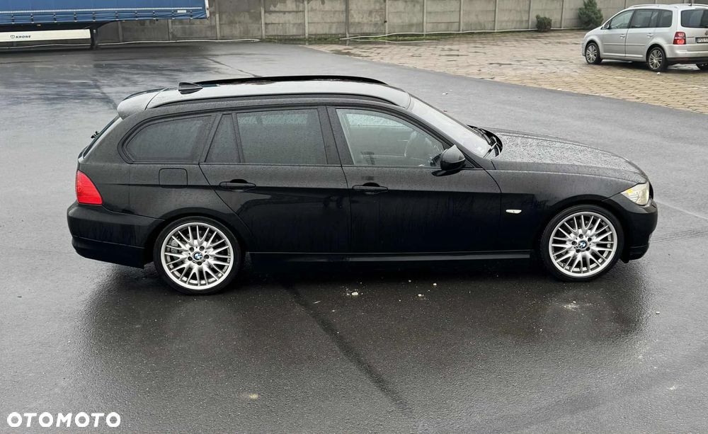 BMW Seria 3 320d DPF Touring - 4