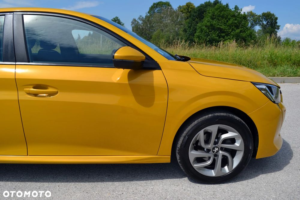 Peugeot 208 - 8