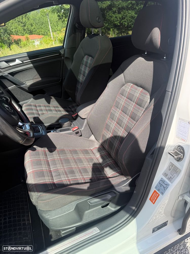 VW Golf GTI Performance BlueMotion DSG - 12