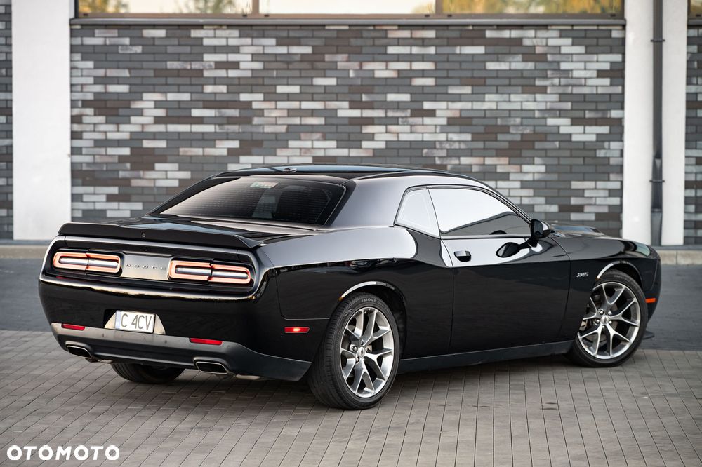 Dodge Challenger - 8