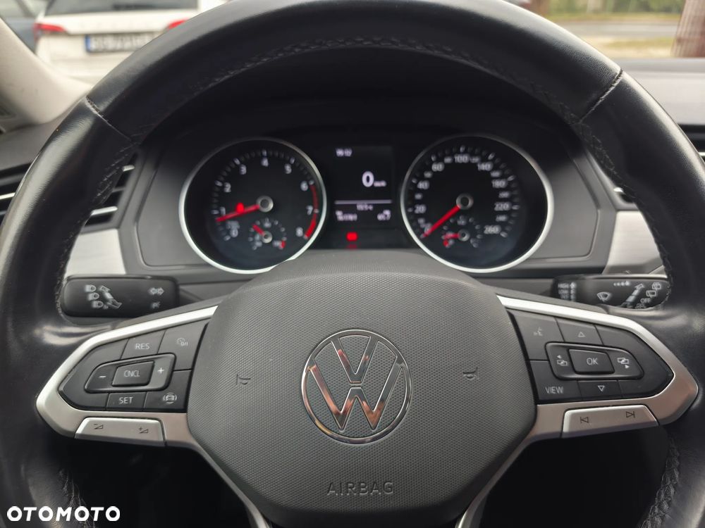 Volkswagen Passat - 15