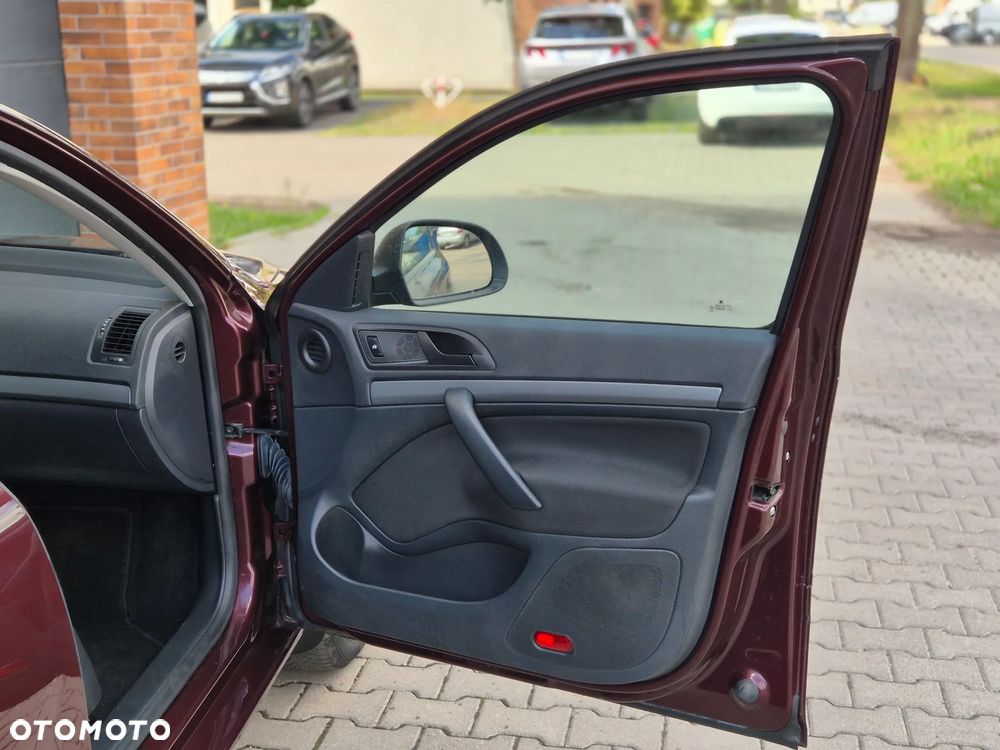 Skoda Octavia 1.6 Combi - 16