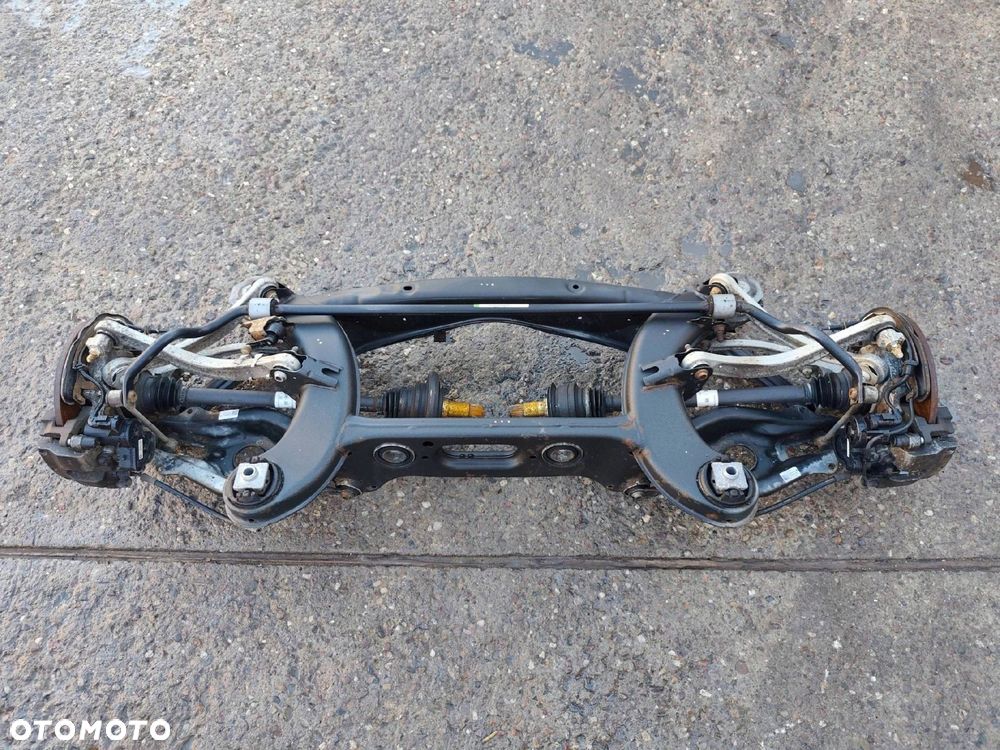 MERCEDES W205 TYLNY WÓZEK ZAWIESZENIE ZWROTNICE L+P KOMPLET - 1