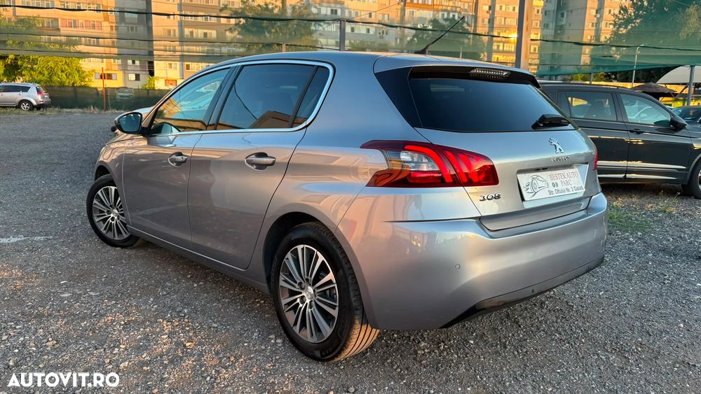 Peugeot 308 - 33