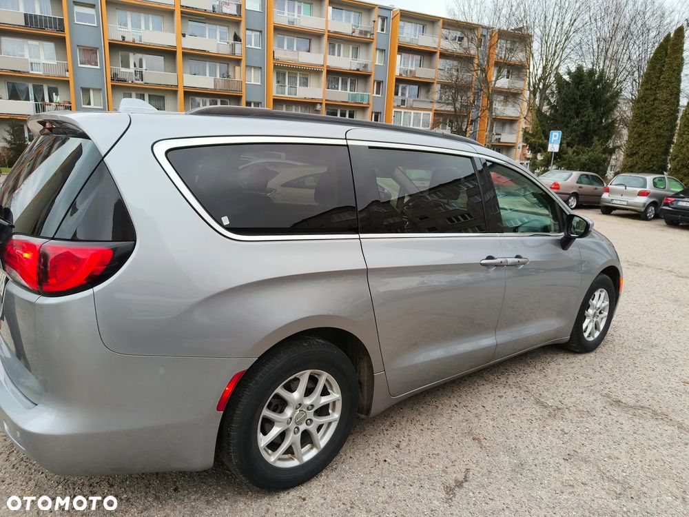 Chrysler Pacifica - 5