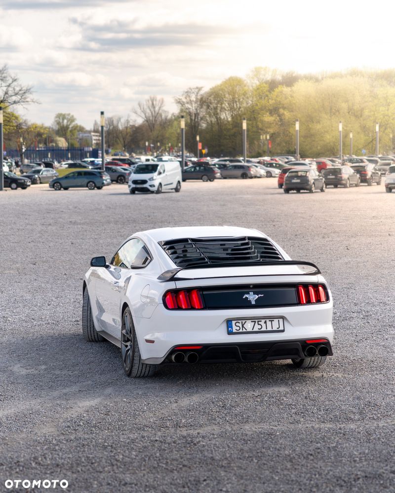 Ford Mustang - 4