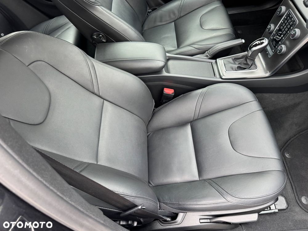 Volvo V40 D4 Geartronic Momentum - 18