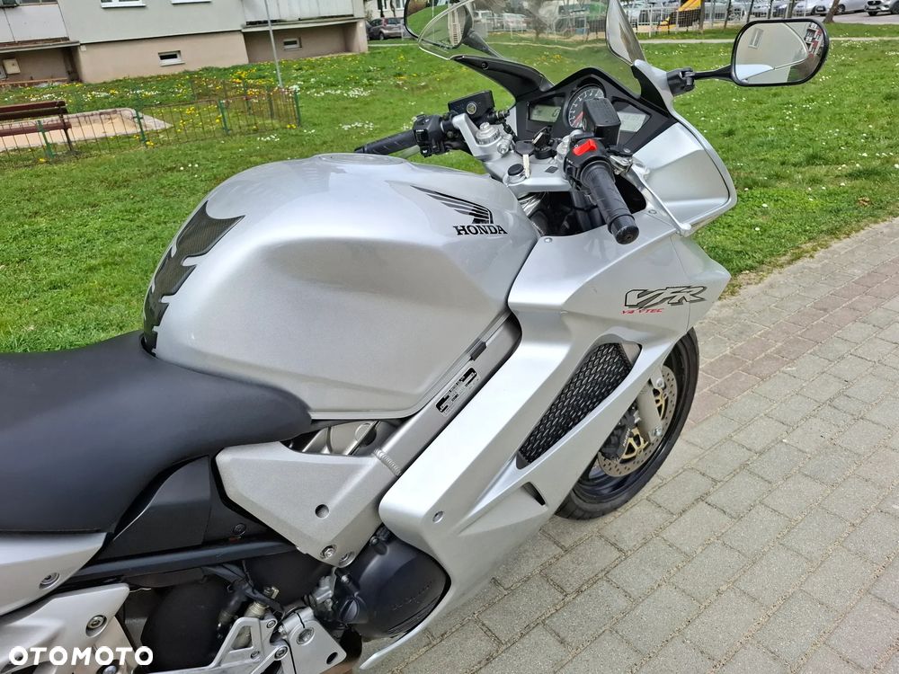 Honda VFR - 14