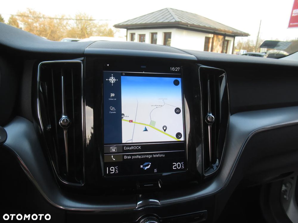 Volvo XC 60 T4 Momentum Pro - 17