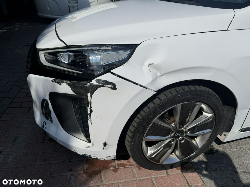 Hyundai IONIQ - 15