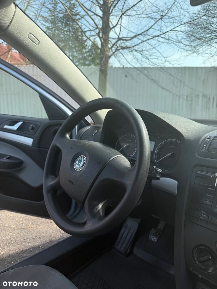 Skoda Octavia 1.6 FSI Ambiente - 16