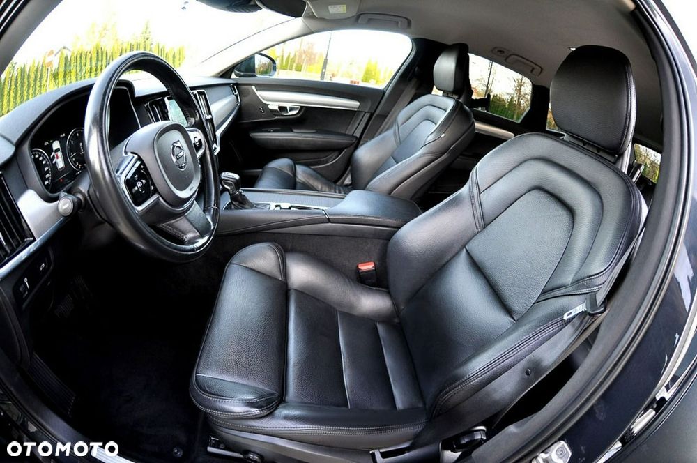 Volvo V90 D3 Momentum Pro - 17
