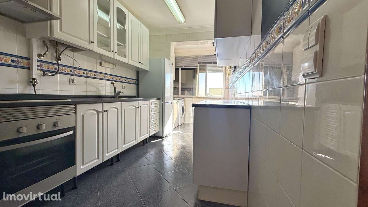 Apartamento T3 convertido em T2– com Excelente Exposição Solar - Grande imagem: 4/23