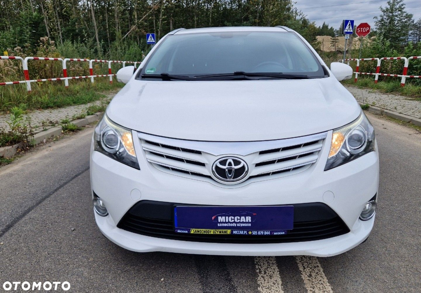 Toyota Avensis Combi 1.8 Business Edition - 13