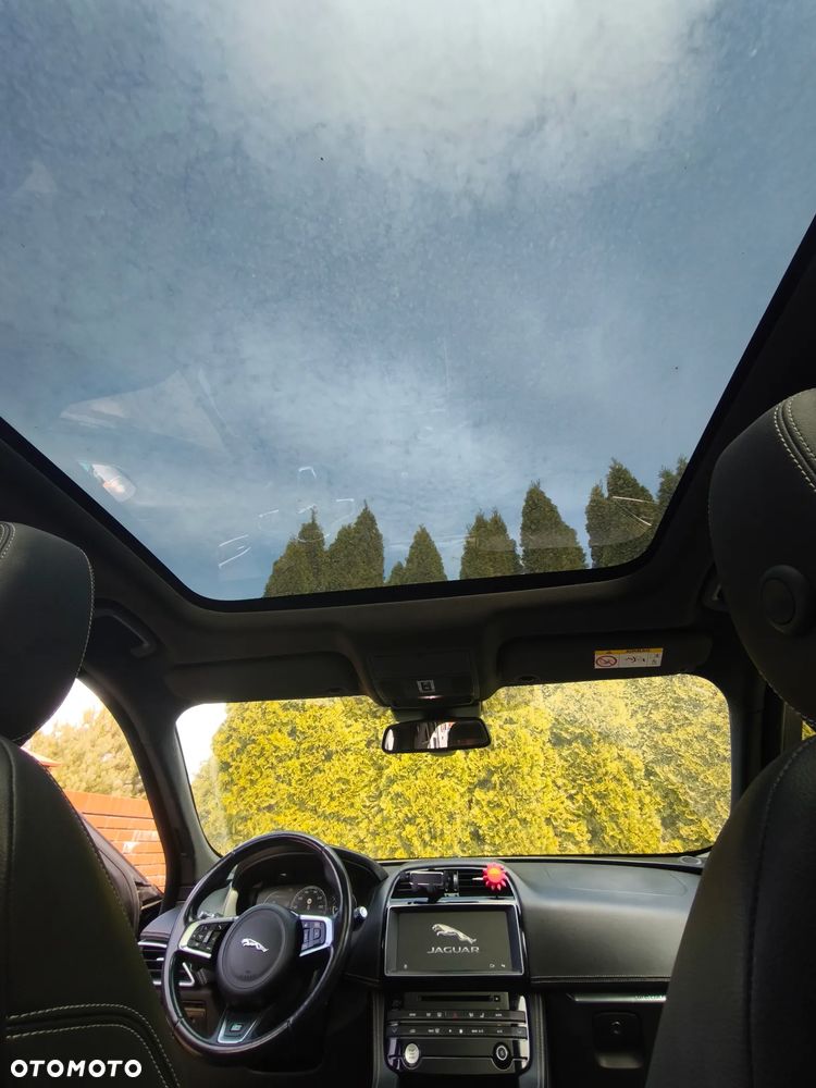 Jaguar F-Pace 2.0 i4D AWD R-Sport - 12