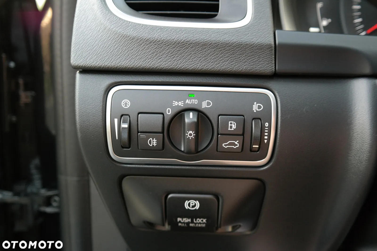Volvo V60 D4 Drive-E R-Design Momentum - 25