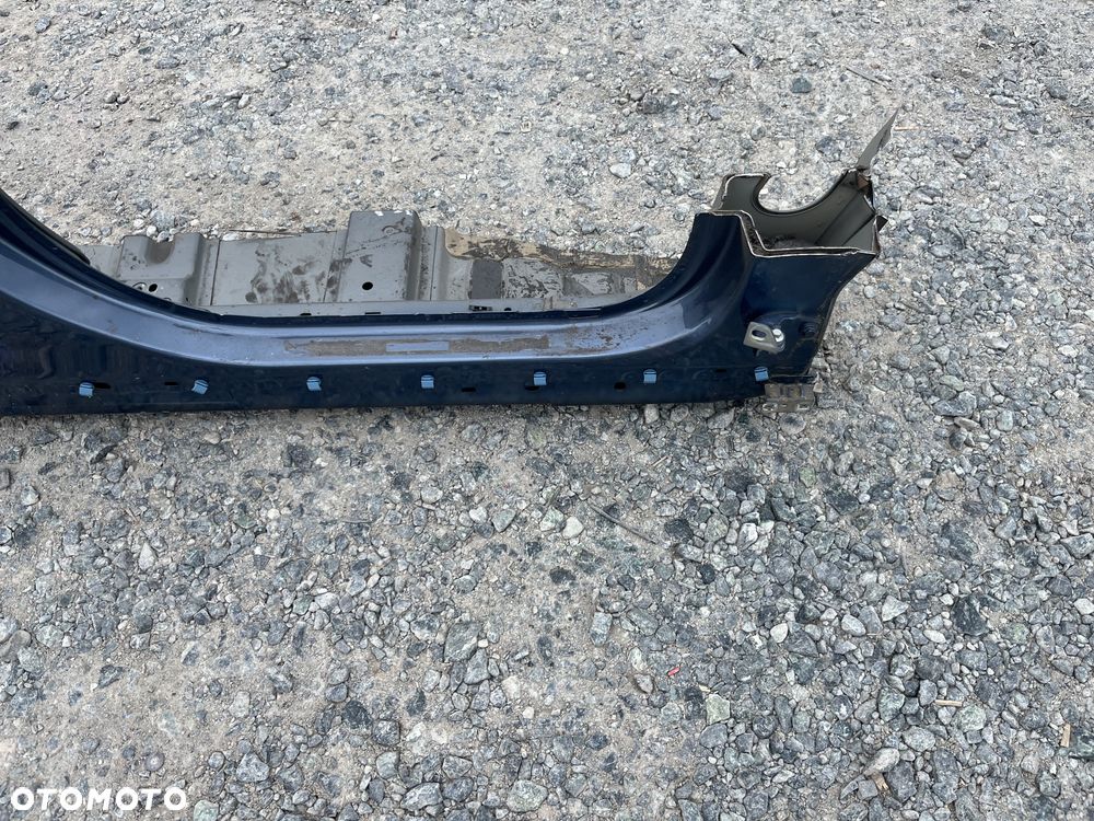 Ćwiartka prawa słupek próg Ford Kuga III - 2