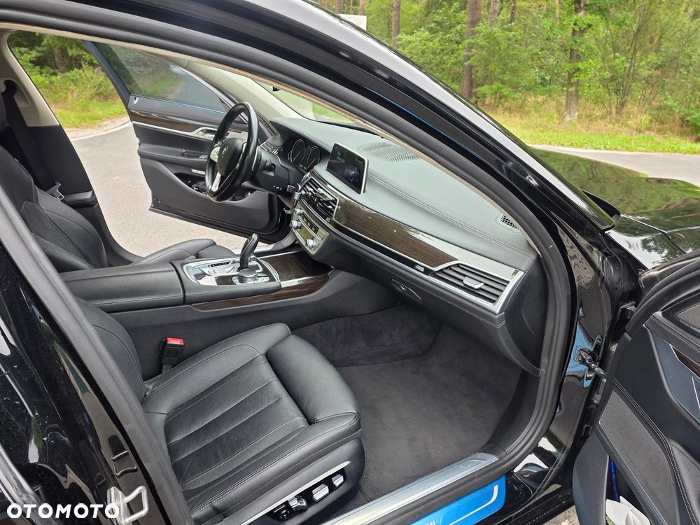 BMW Seria 7 740Li - 34