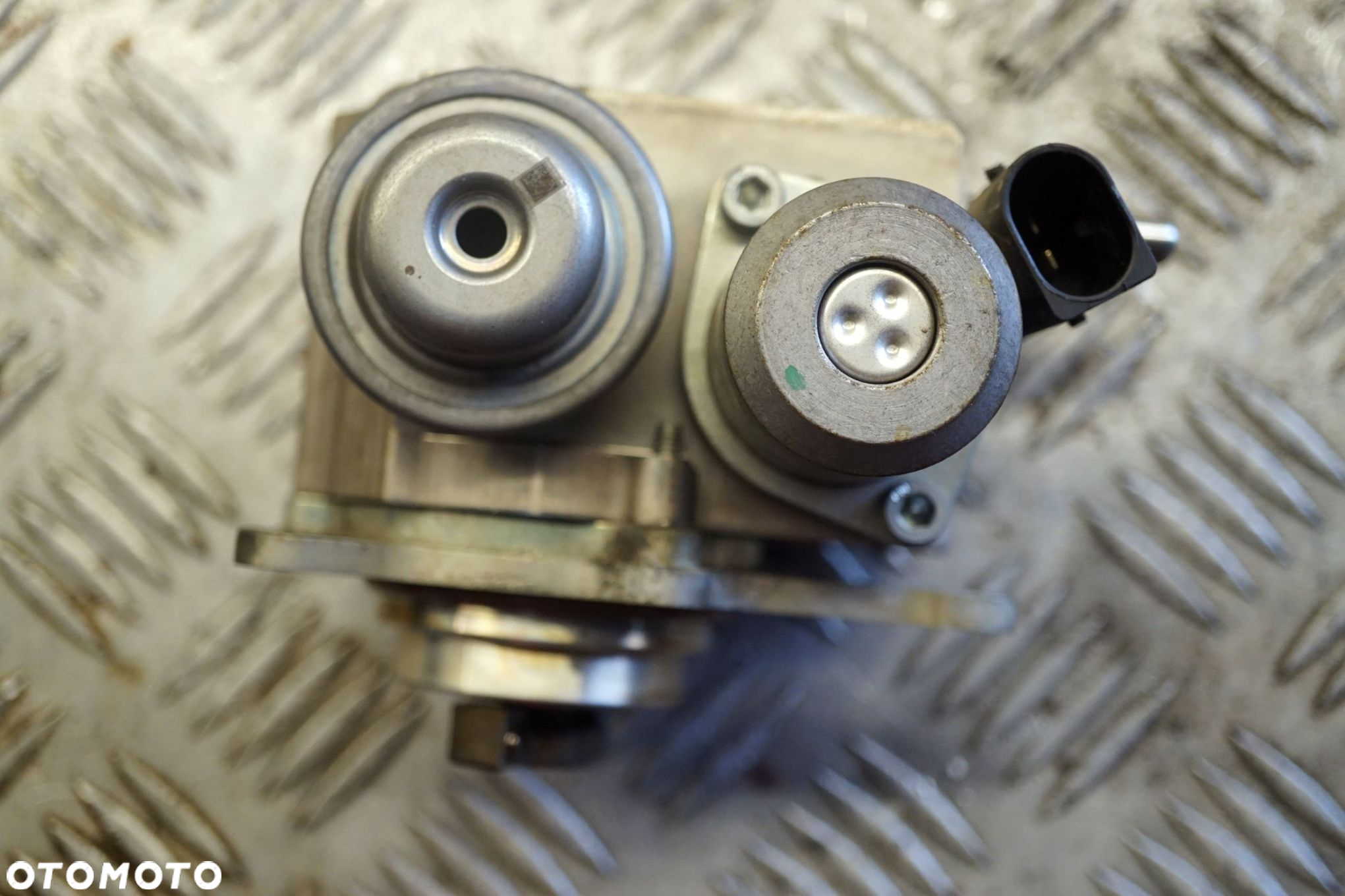 POMPA WTRYSKOWA 3008 I 1.6 THP V758887980 PEUGEOT 2009-2013 - 2