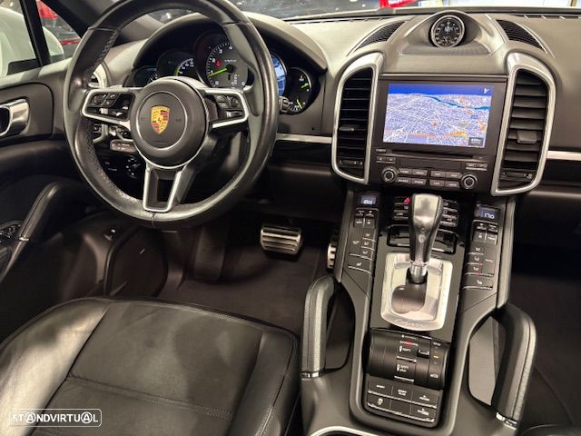 Porsche Cayenne S E-Hybrid Platinum Edition - 36