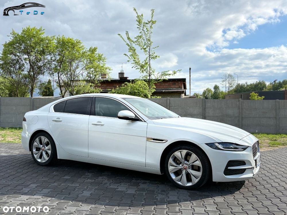 Jaguar XE 2.0 D R-Sport - 10