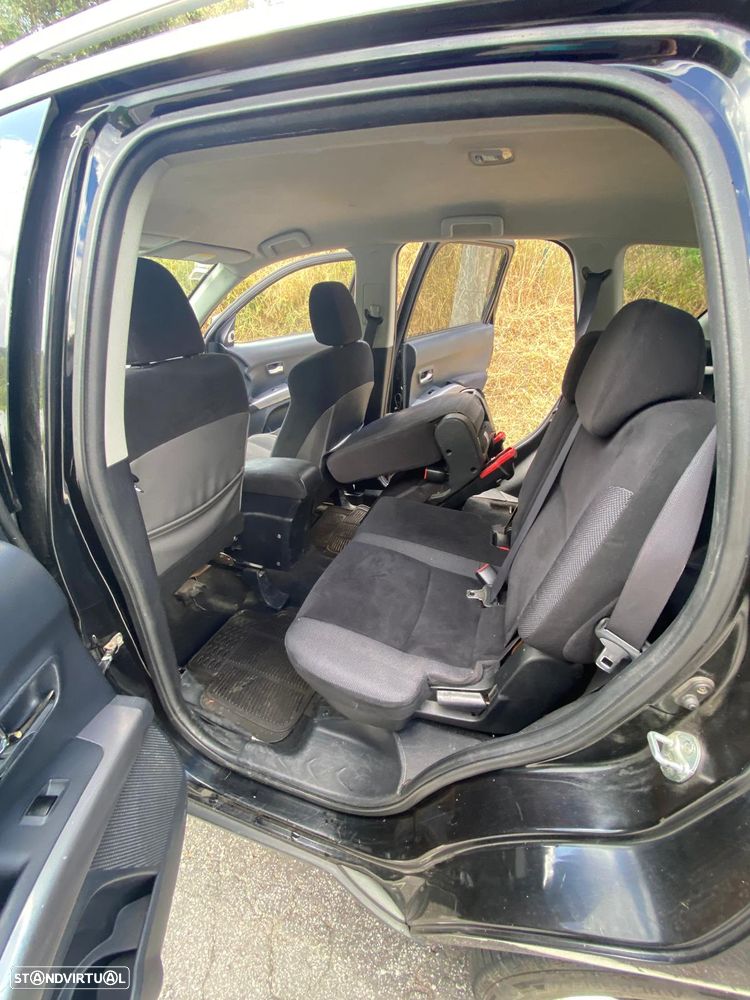 Mitsubishi Outlander 2.0 DI-D SW 4WD - 31