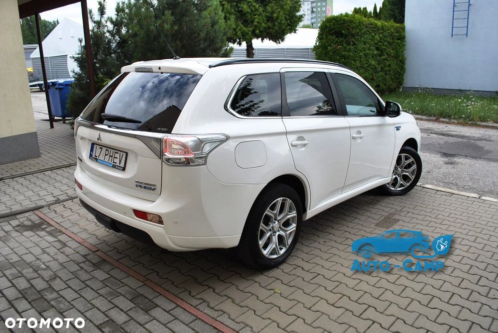 Mitsubishi Outlander Instyle NAVI + - 20