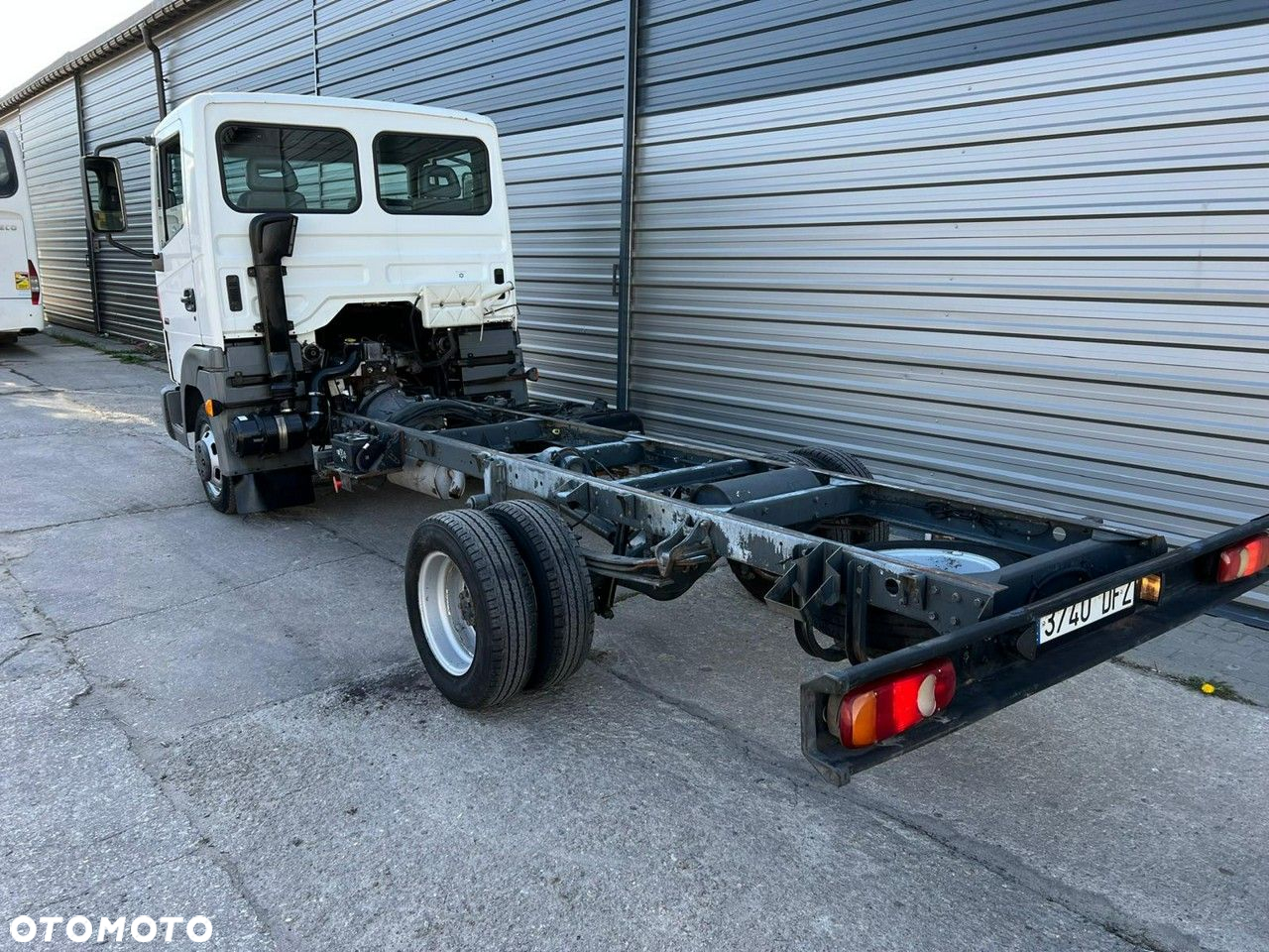 Nissan Atleon - 4