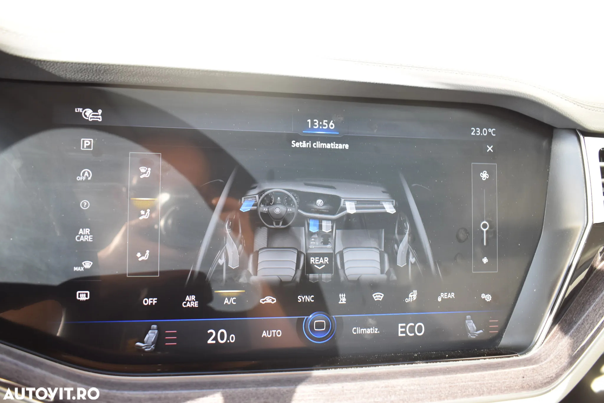 Volkswagen Touareg V6 TDI 4MOTION Elegance - 22
