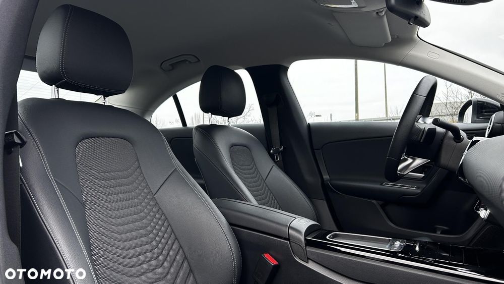 Mercedes-Benz CLA 200 7G-DCT - 23