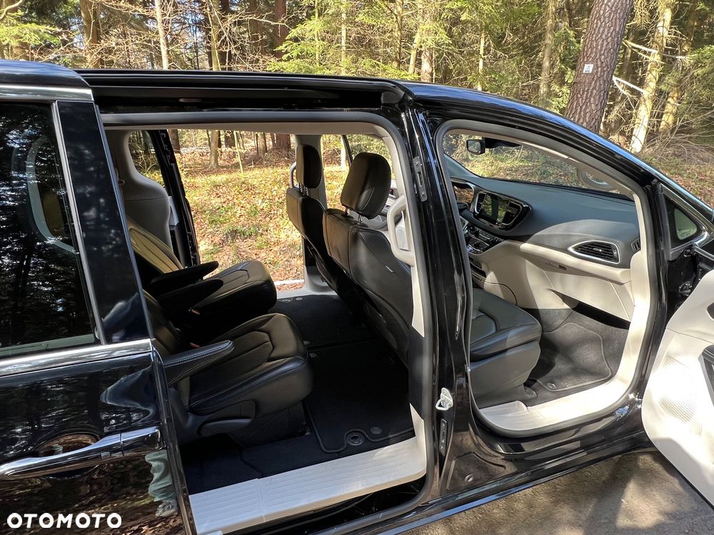 Chrysler Pacifica - 22