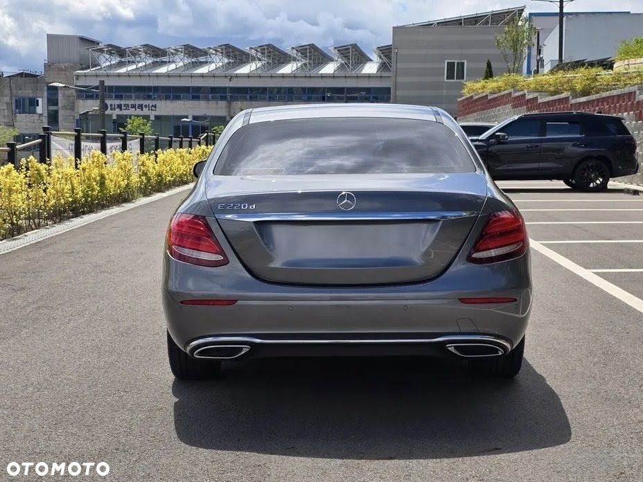 Mercedes-Benz Klasa E 220 d 4Matic 9G-TRONIC Avantgarde - 5