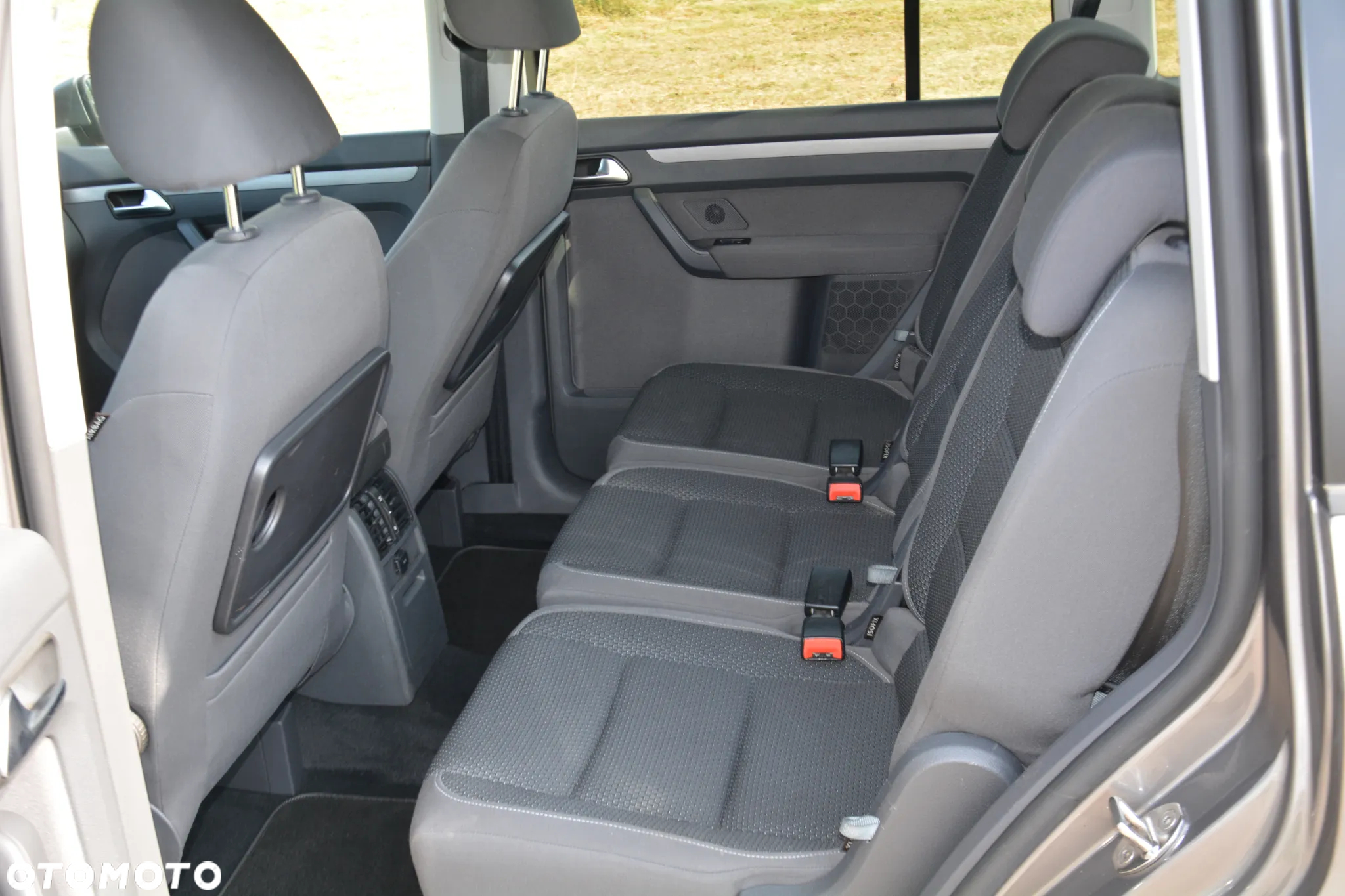 Volkswagen Touran - 10