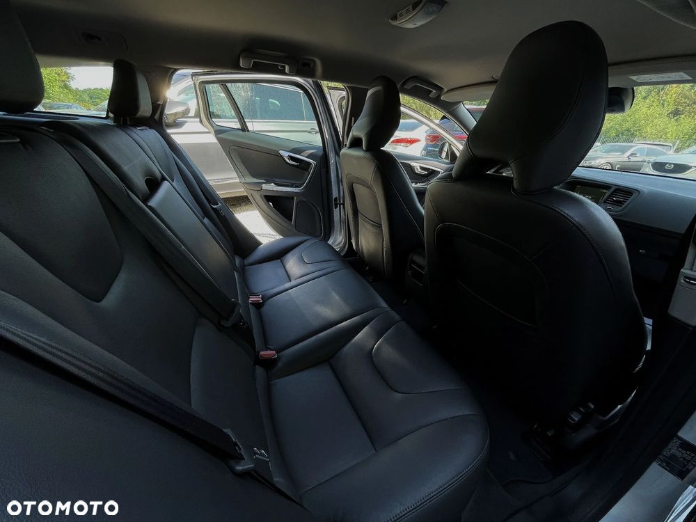 Volvo V60 D4 Geartronic Momentum - 33