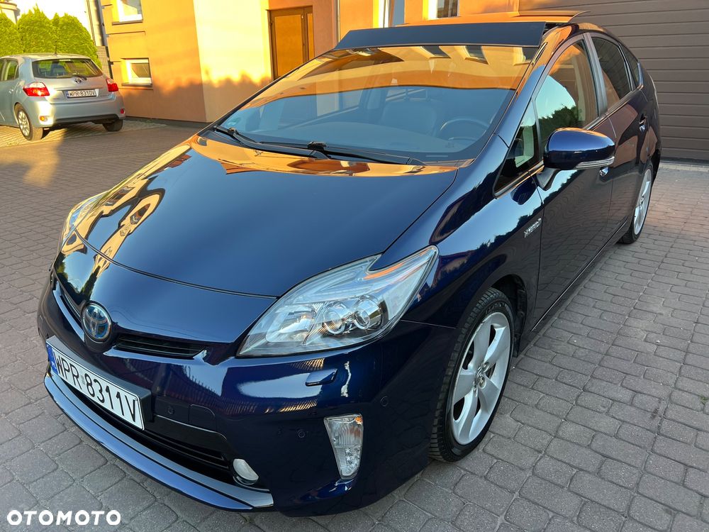 Toyota Prius (Hybrid) Executive - 11