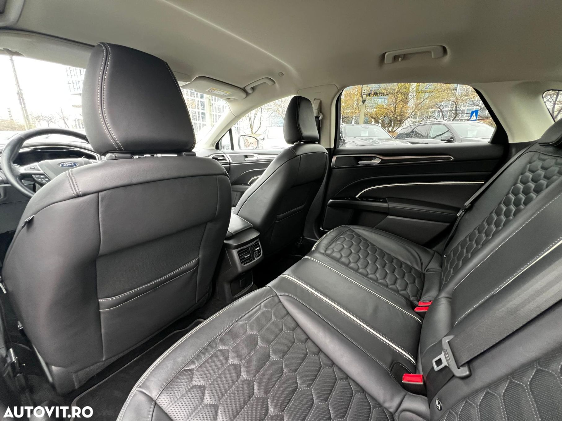 Ford Mondeo 2.0 HEV Vignale - 12